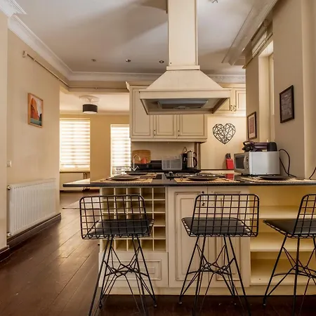 Spacious 3 Bedrooms 2 Bathrooms * Istanbul