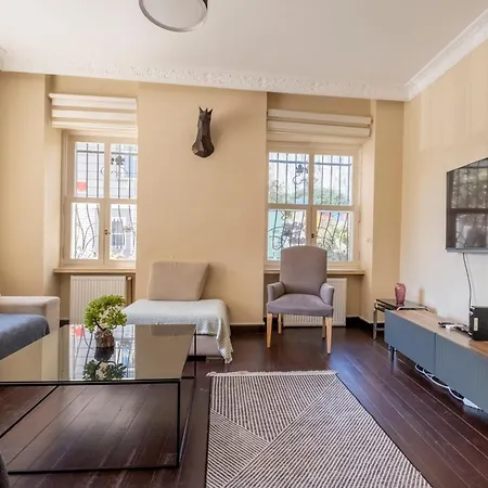 Spacious 3 Bedrooms 2 Bathrooms