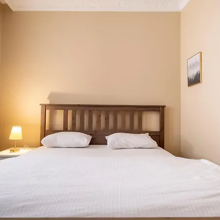 Spacious 3 Bedrooms 2 Bathrooms *