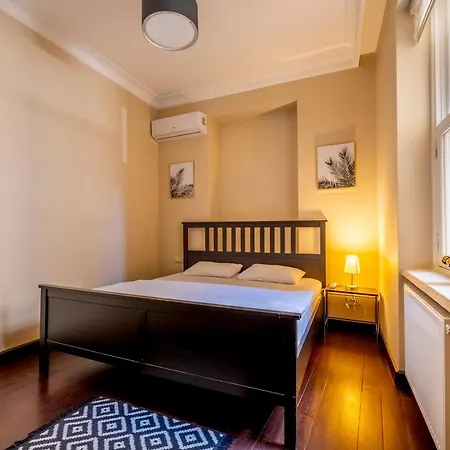 Spacious 3 Bedrooms 2 Bathrooms *